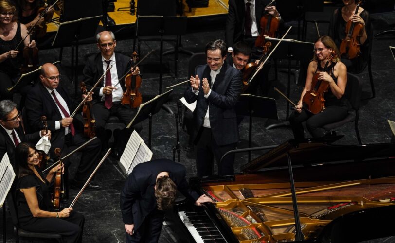 “Éxito rotundo y ambiente festivo en la celebración del treinta aniversario de esta formación musical de la ciudad”